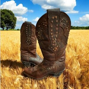 Ariat size 8B cowgirl western rhinestone leather boots